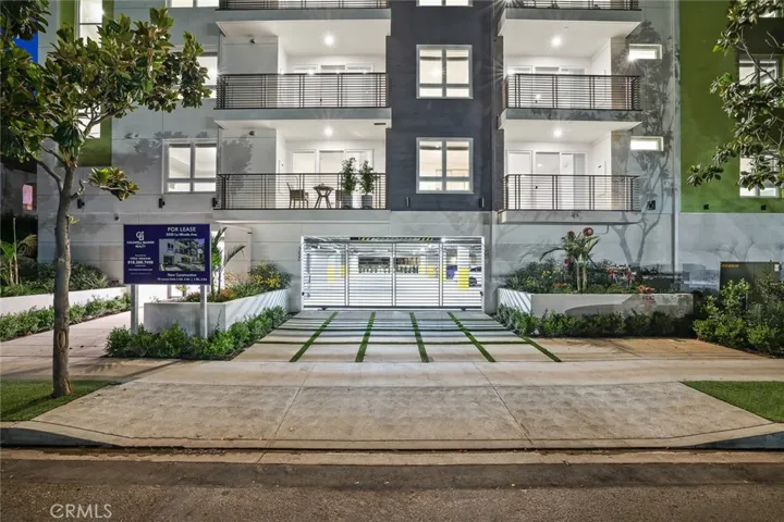 5820 La Mirada Avenue 401, Hollywood, California 90038