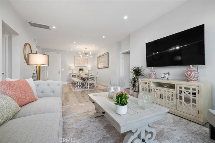 5820 La Mirada Avenue 401, Hollywood, California 90038