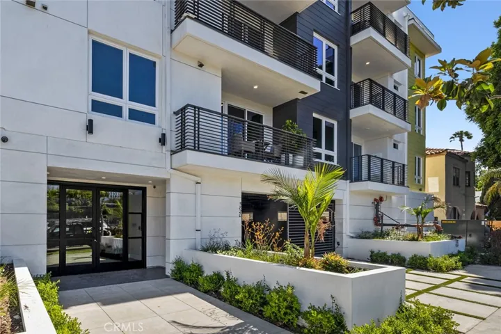 5820 La Mirada Avenue 401, Hollywood, California 90038