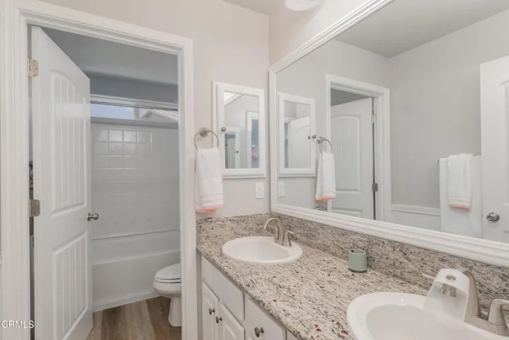 32_bathroom_2
