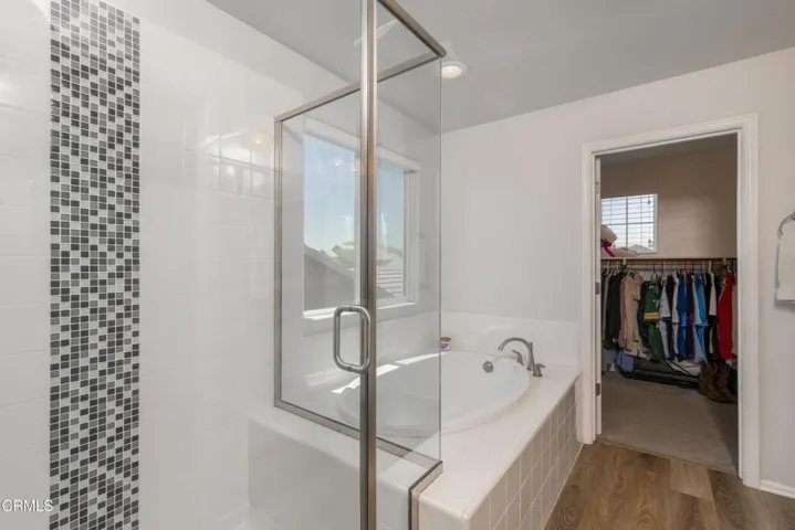 37_master_bathroom_1