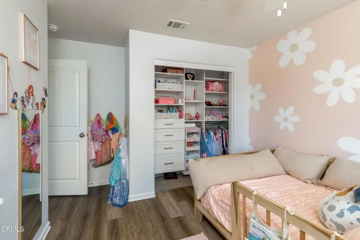 30_bedroom_6