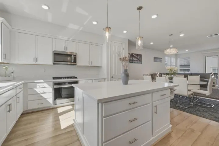 6389 Laguna Seca Lane, Gilroy, California 95020