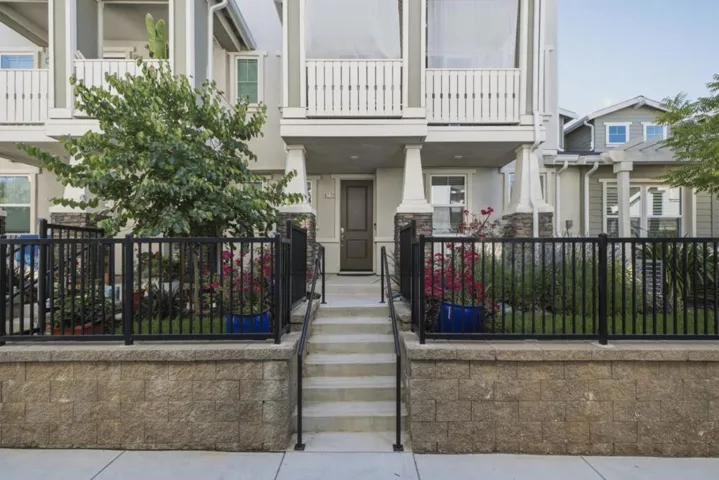 6389 Laguna Seca Lane, Gilroy, California 95020