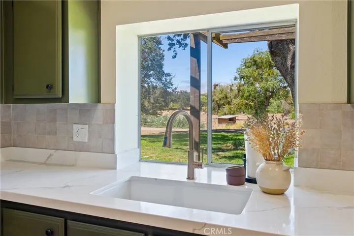 5750 El Pharo, Paso Robles, California 93446