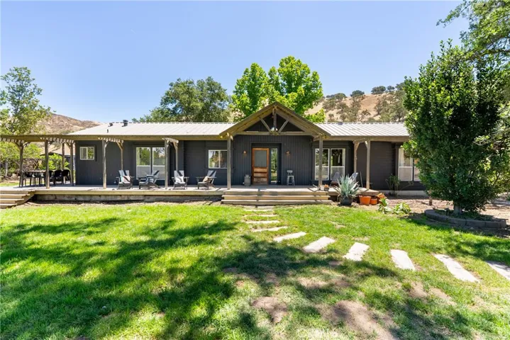 5750 El Pharo, Paso Robles, California 93446