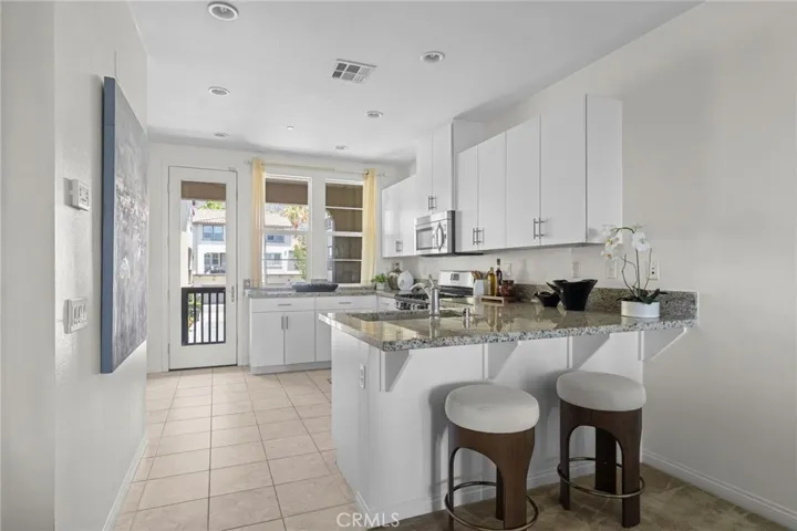 902 N Botanica Lane C, Azusa, California 91702