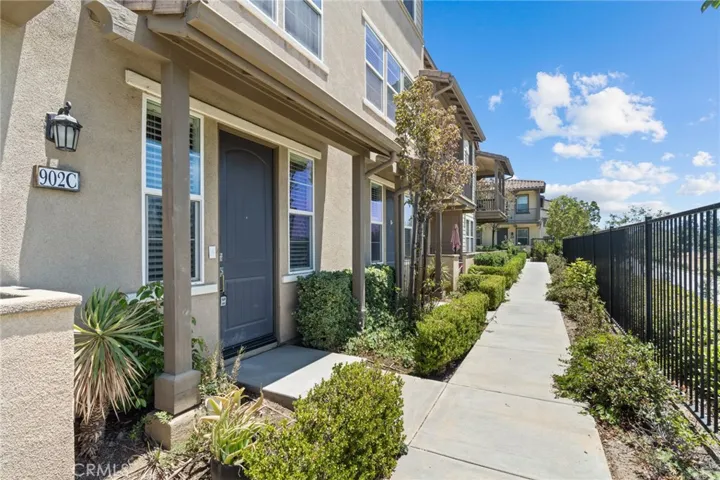 902 N Botanica Lane C, Azusa, California 91702