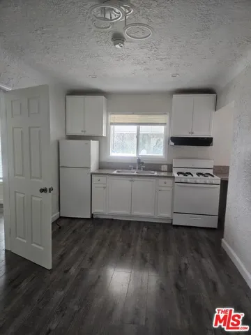 6477 Lexington Avenue, Los Angeles, California 90038