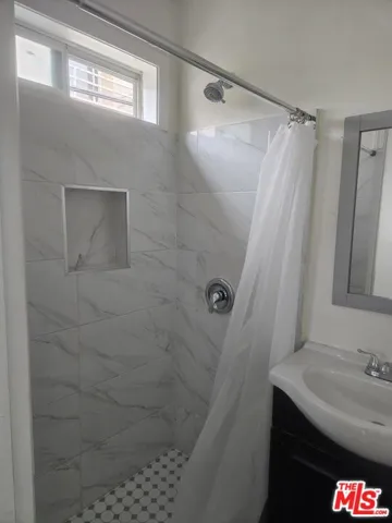 6477 Lexington Avenue, Los Angeles, California 90038