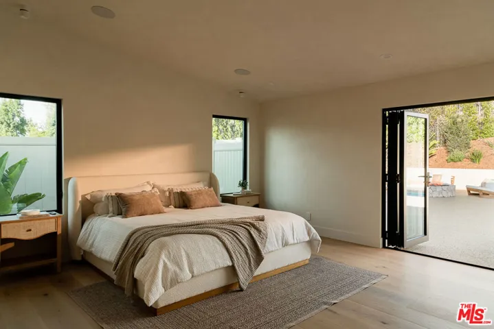 18840 La Amistad Place, Tarzana, California 91356