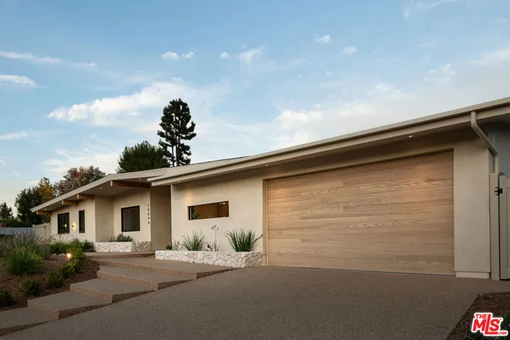 18840 La Amistad Place, Tarzana, California 91356