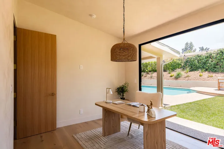 18840 La Amistad Place, Tarzana, California 91356
