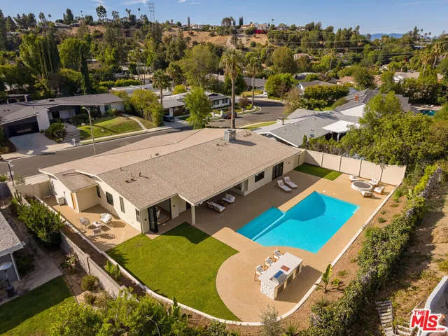 18840 La Amistad Place, Tarzana, California 91356
