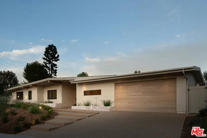18840 La Amistad Place, Tarzana, California 91356