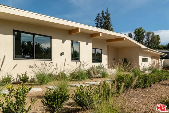 18840 La Amistad Place, Tarzana, California 91356