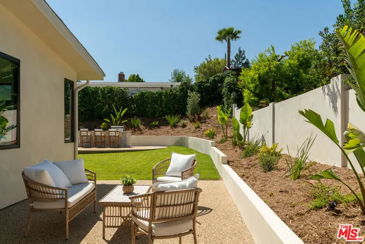 18840 La Amistad Place, Tarzana, California 91356