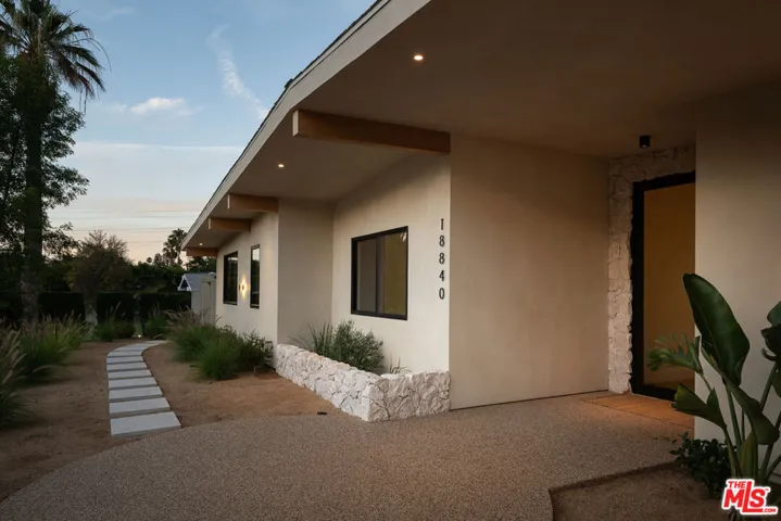18840 La Amistad Place, Tarzana, California 91356