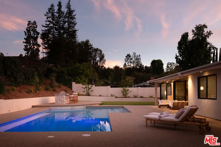 18840 La Amistad Place, Tarzana, California 91356