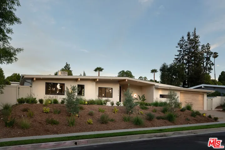 18840 La Amistad Place, Tarzana, California 91356