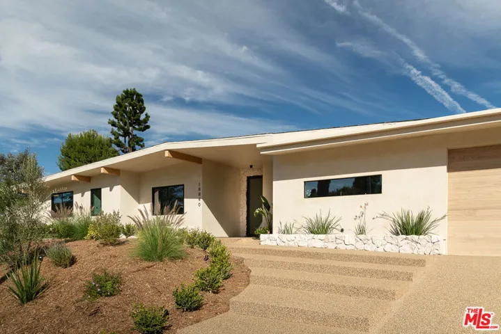 18840 La Amistad Place, Tarzana, California 91356