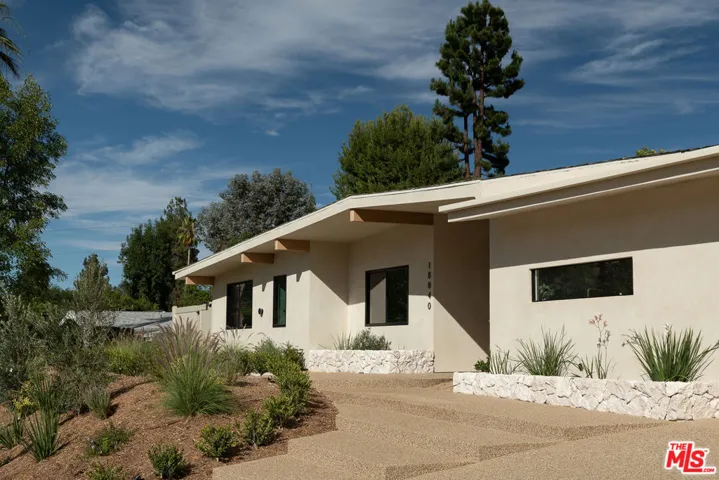 18840 La Amistad Place, Tarzana, California 91356