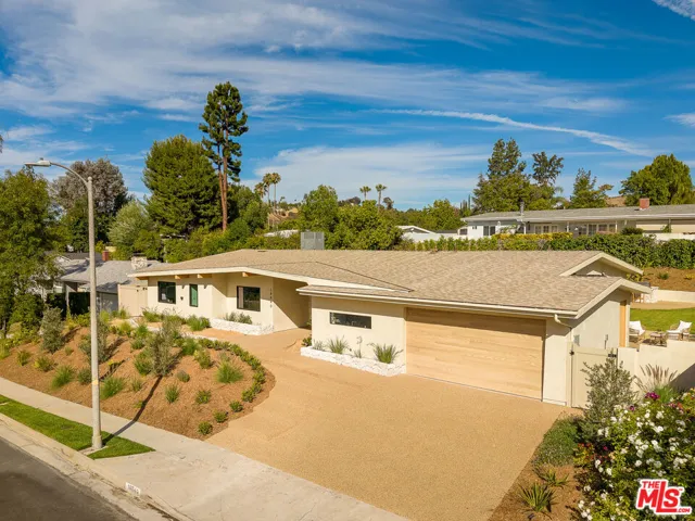 18840 La Amistad Place, Tarzana, California 91356