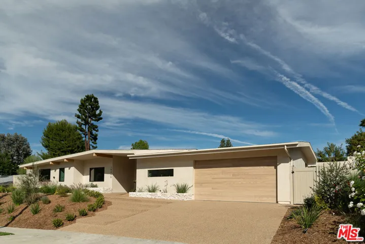 18840 La Amistad Place, Tarzana, California 91356