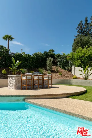 18840 La Amistad Place, Tarzana, California 91356