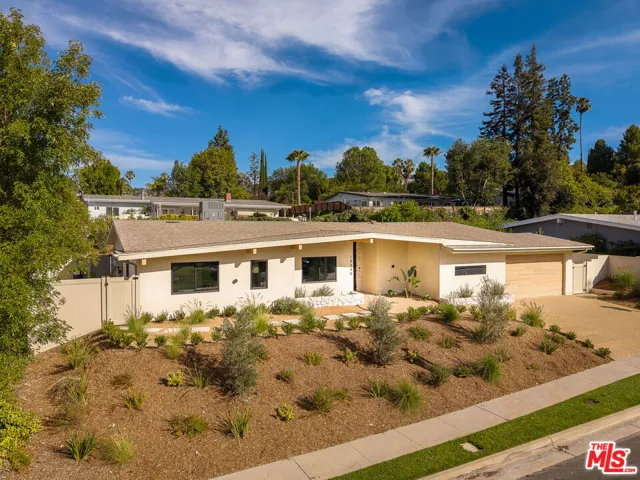 18840 La Amistad Place, Tarzana, California 91356