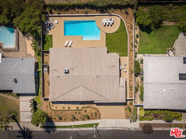 18840 La Amistad Place, Tarzana, California 91356