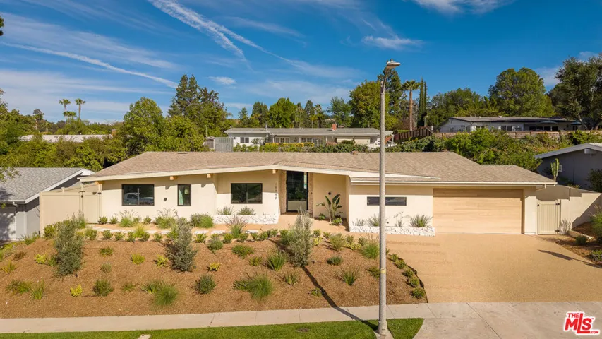 18840 La Amistad Place, Tarzana, California 91356