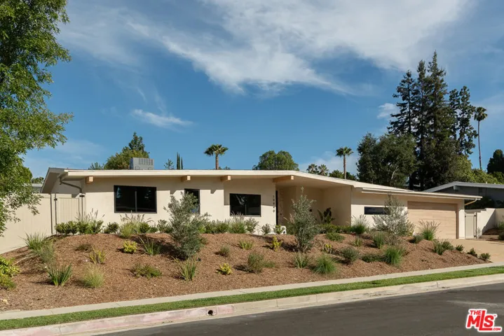18840 La Amistad Place, Tarzana, California 91356