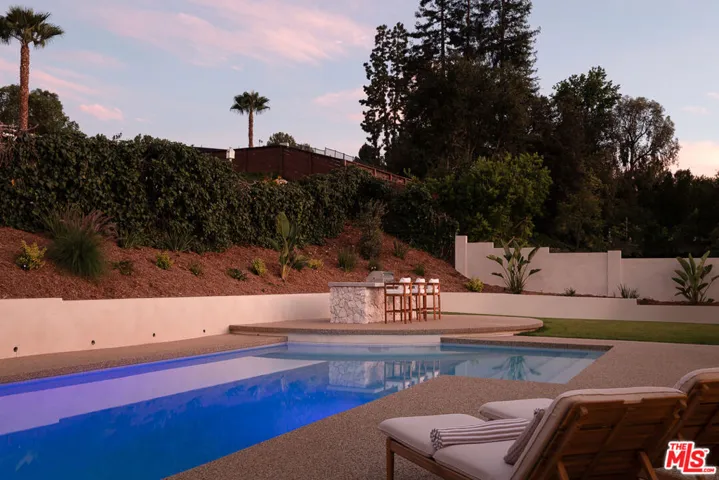 18840 La Amistad Place, Tarzana, California 91356