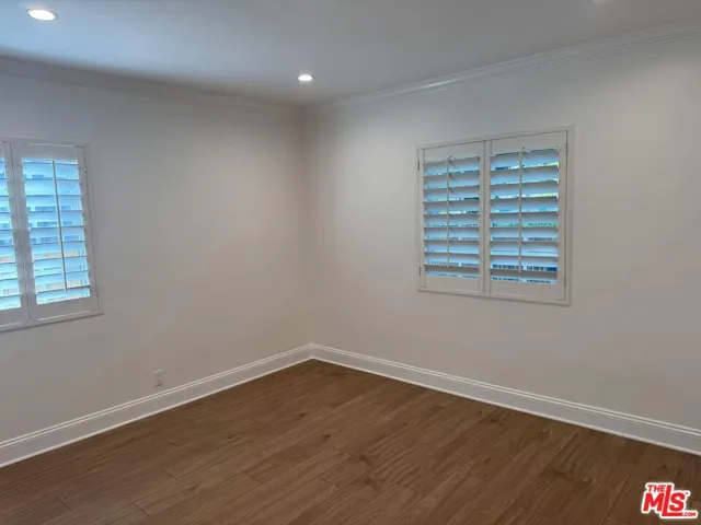 6542 Zelzah Ave, Reseda, California 91335