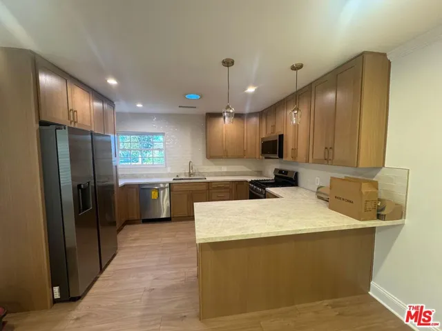 6542 Zelzah Ave, Reseda, California 91335