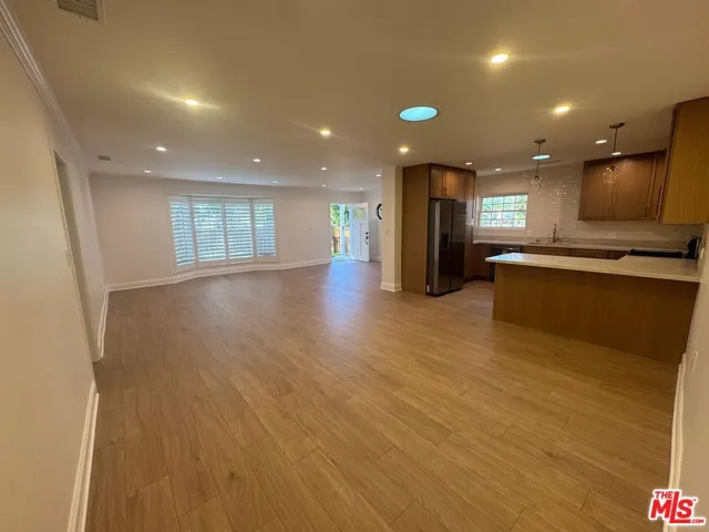 6542 Zelzah Ave, Reseda, California 91335