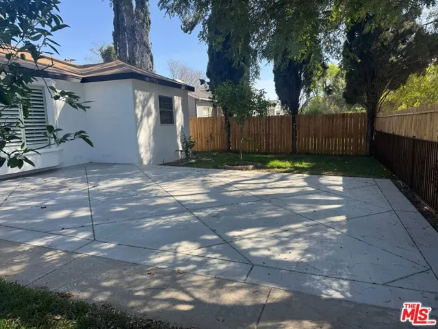 6542 Zelzah Ave, Reseda, California 91335