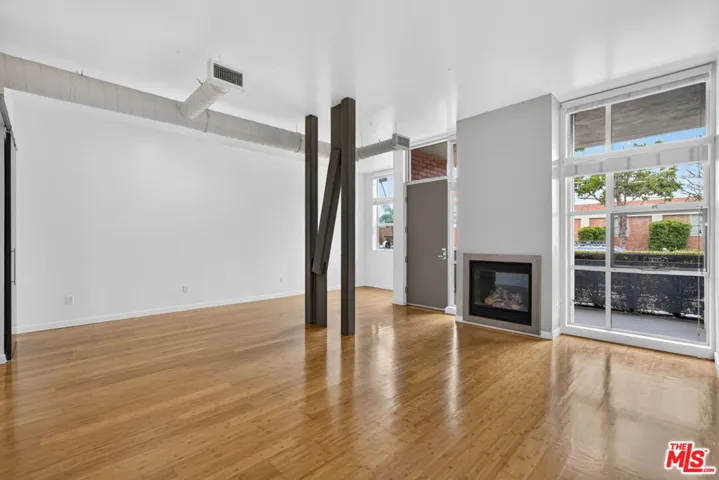 1912 Broadway 103, Santa Monica, California 90404