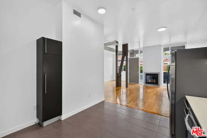1912 Broadway 103, Santa Monica, California 90404