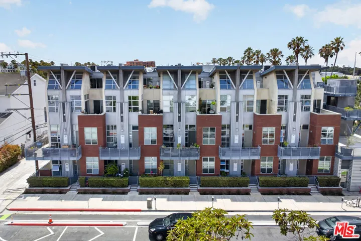 1912 Broadway 103, Santa Monica, California 90404