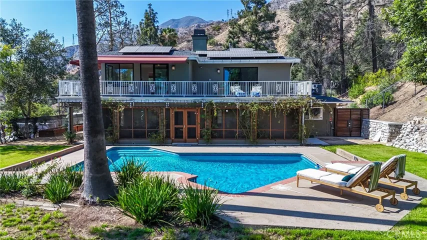430 Devonwood Road, Altadena, California 91001