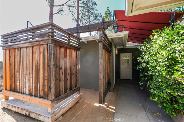 430 Devonwood Road, Altadena, California 91001