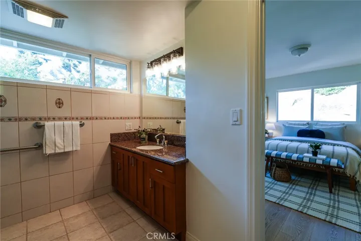 430 Devonwood Road, Altadena, California 91001