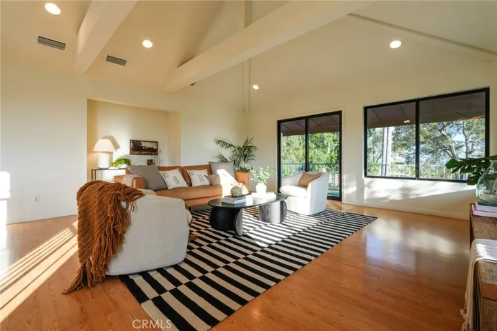 430 Devonwood Road, Altadena, California 91001