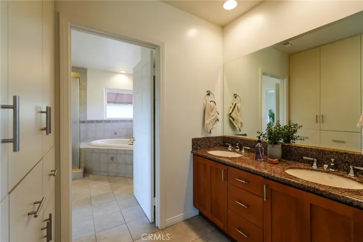 430 Devonwood Road, Altadena, California 91001