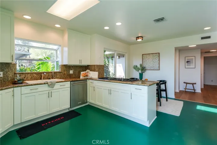 430 Devonwood Road, Altadena, California 91001