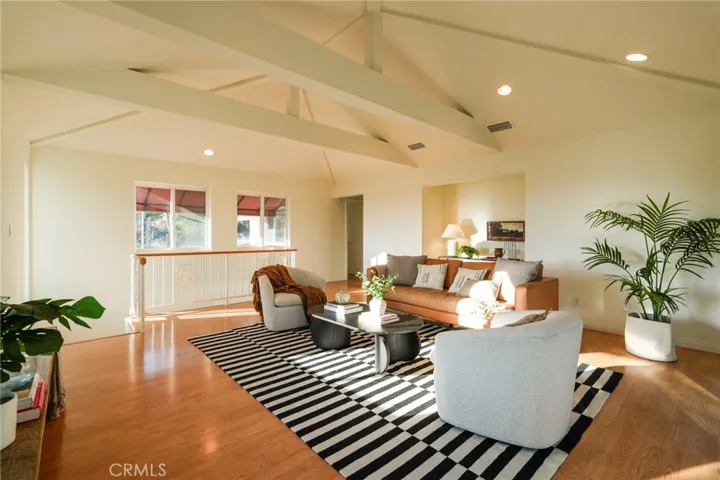 430 Devonwood Road, Altadena, California 91001
