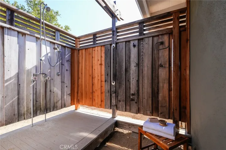 430 Devonwood Road, Altadena, California 91001