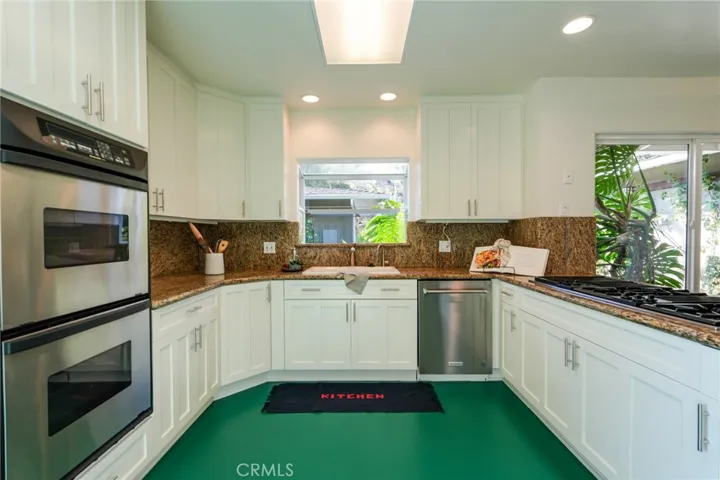 430 Devonwood Road, Altadena, California 91001